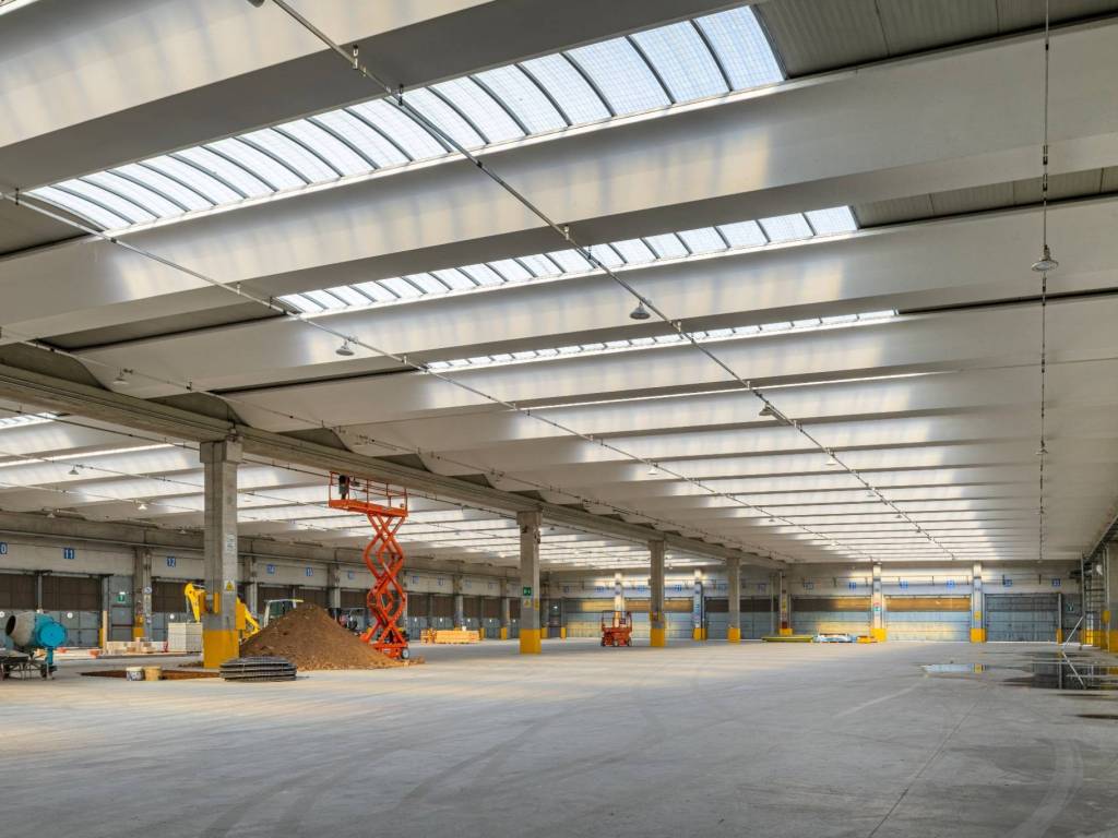 locale commerciale in affitto a Gorla Minore