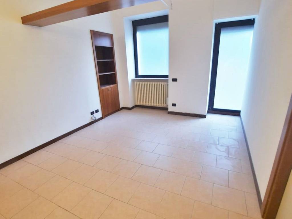 negozio in affitto a Gorla Minore