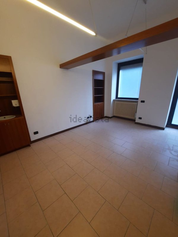 ufficio in affitto a Gorla Minore