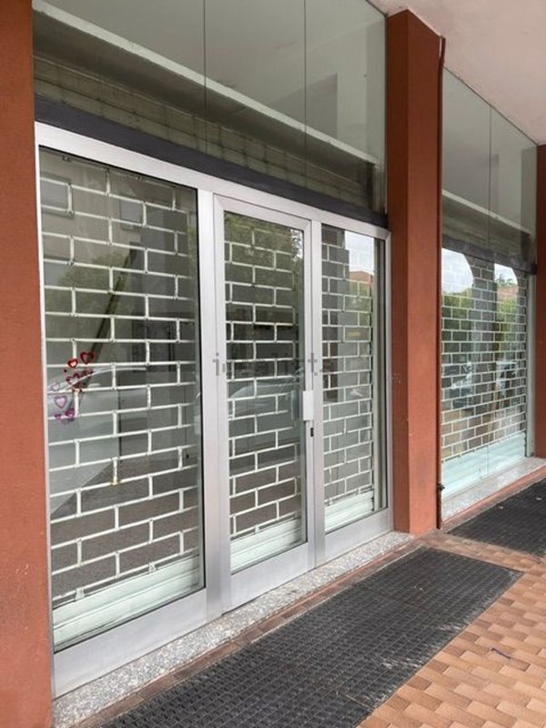 ufficio in affitto a Gorla Minore in zona Prospiano