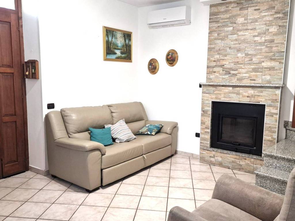 casa indipendente in affitto ad Inarzo