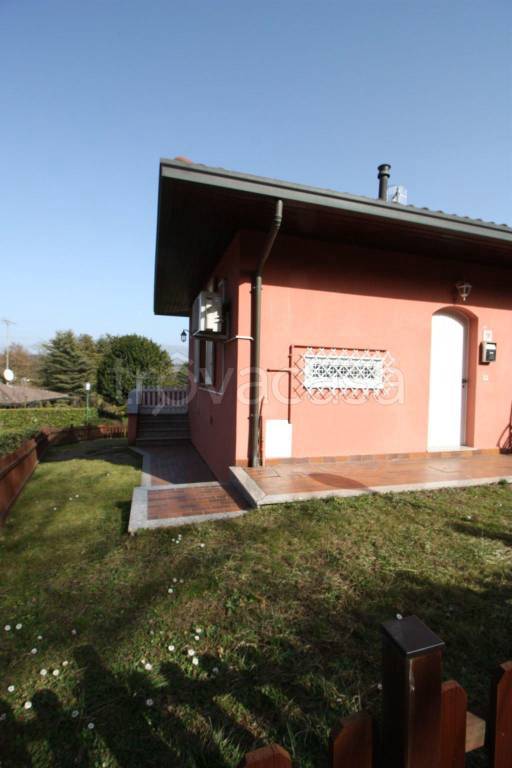 bivano in affitto ad Ispra in zona Quassa