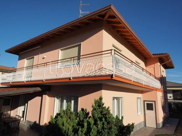 appartamento in affitto ad Ispra in zona Barza