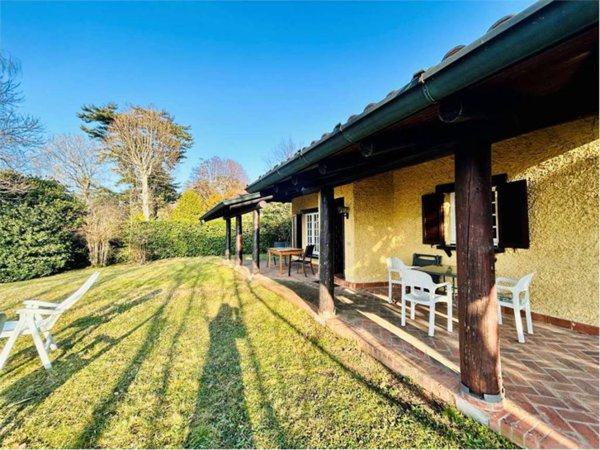 casa indipendente in affitto ad Ispra