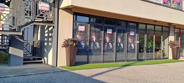 locale commerciale in affitto ad Ispra