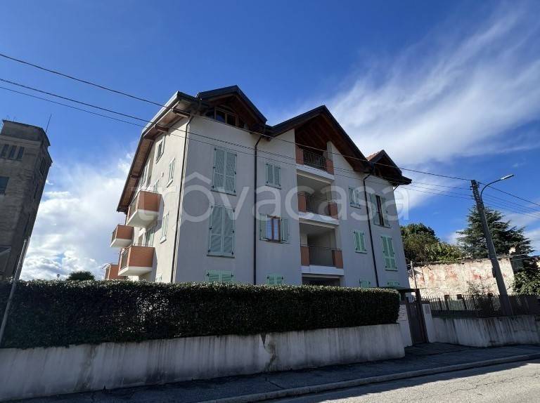 appartamento in affitto ad Ispra in zona Barza