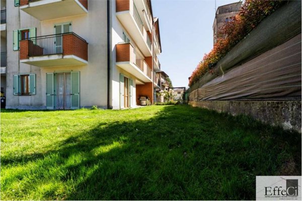 appartamento in affitto ad Ispra in zona Barza