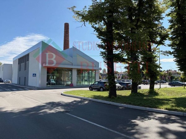 negozio in affitto ad Ispra