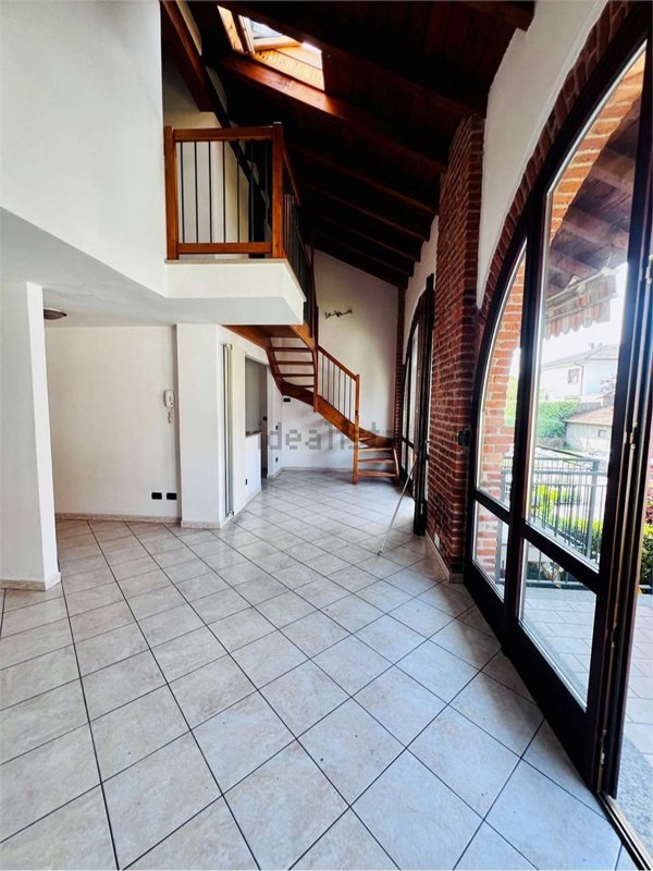 appartamento in affitto ad Ispra in zona Barza