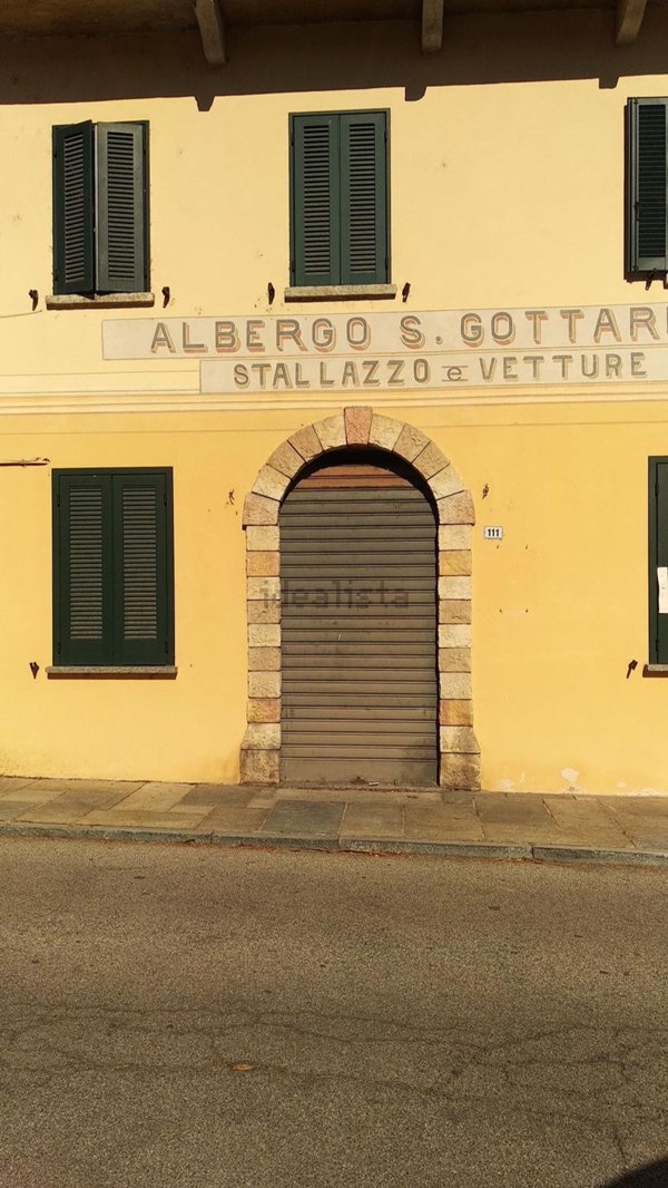 locale commerciale in affitto ad Ispra