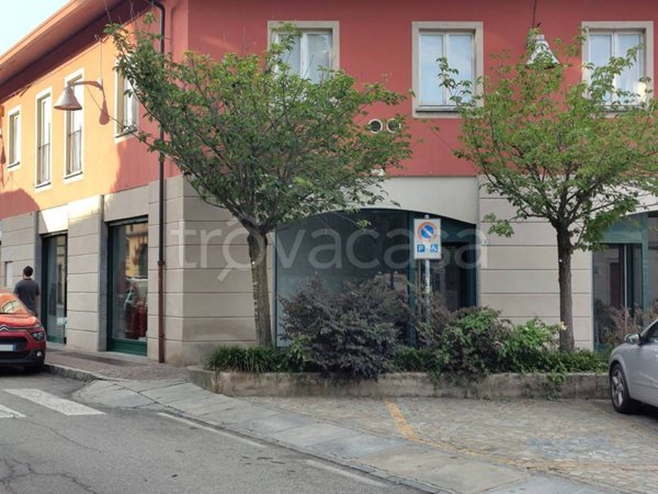 negozio in affitto ad Ispra