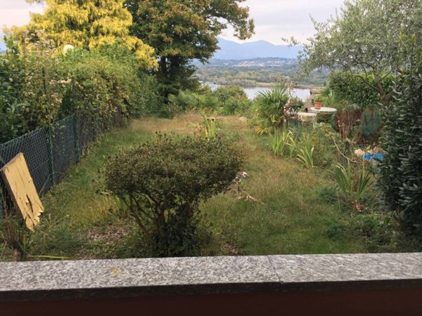 appartamento in affitto ad Ispra in zona Cascine