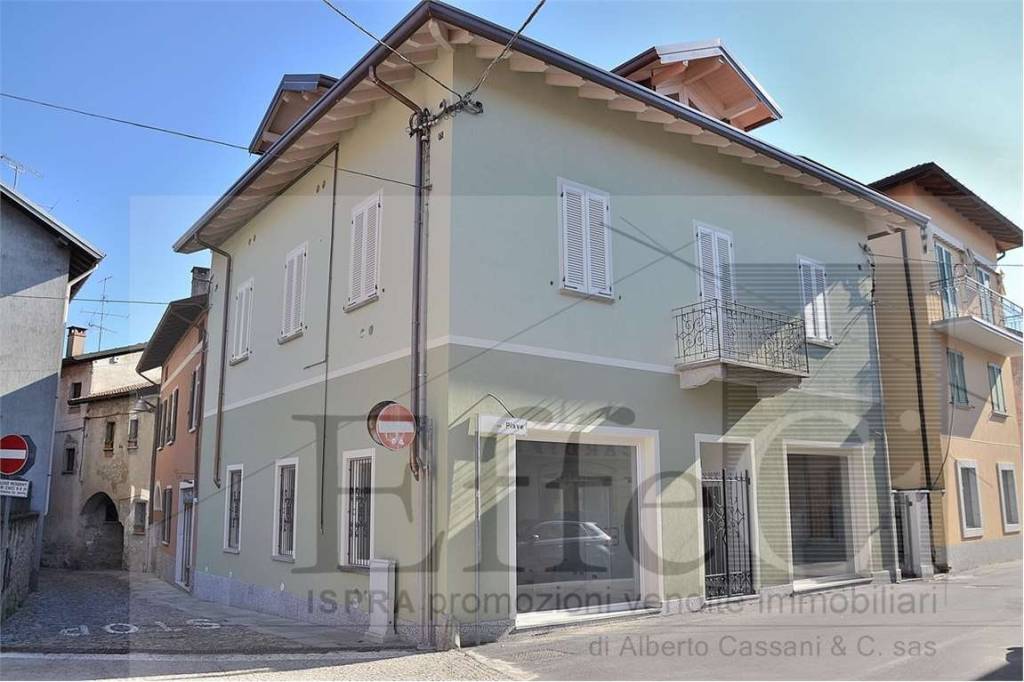 appartamento in affitto ad Ispra