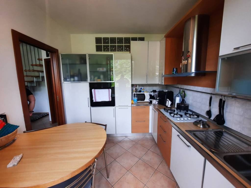 appartamento in affitto a Jerago con Orago