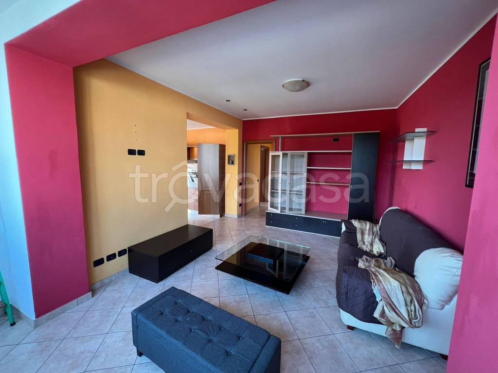 appartamento in affitto a Jerago con Orago