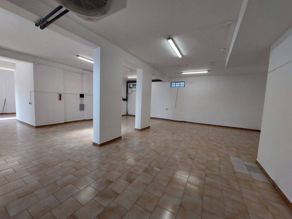 locale commerciale in affitto a Jerago con Orago