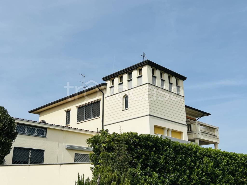 appartamento in affitto a Jerago con Orago