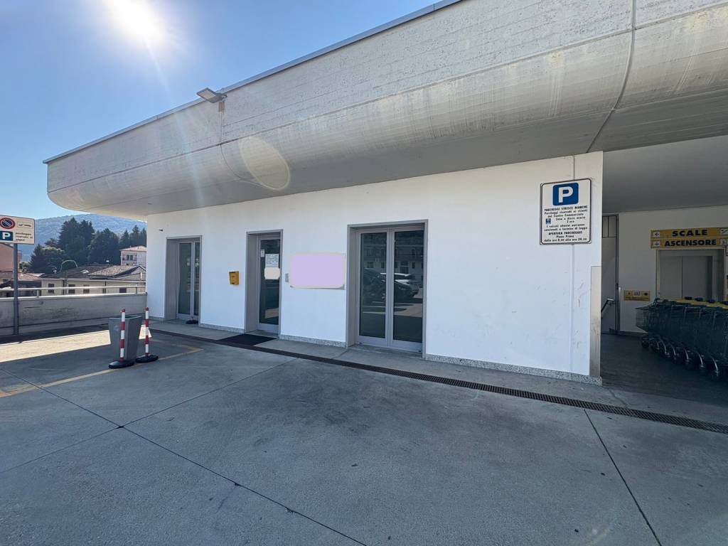 negozio in affitto a Lavena Ponte Tresa in zona Ponte Tresa