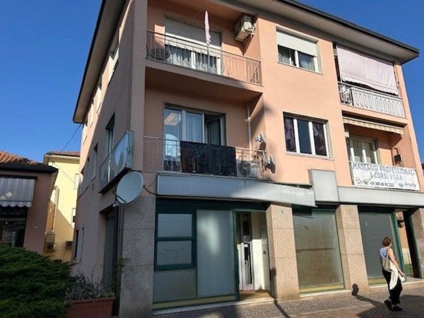 ufficio in affitto a Lavena Ponte Tresa