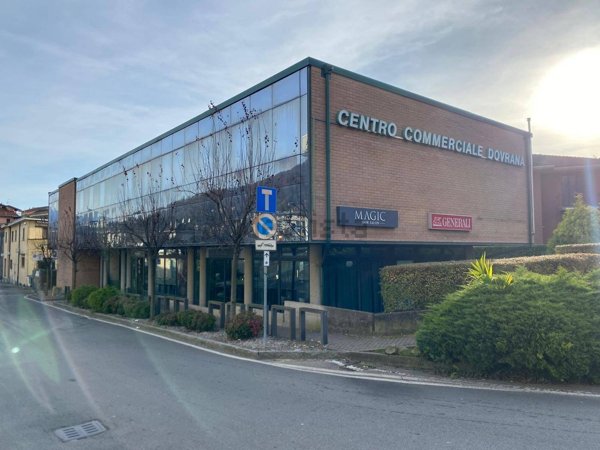 locale commerciale in affitto a Lavena Ponte Tresa