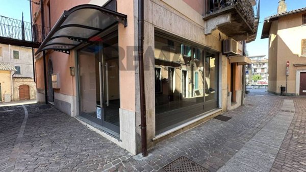 negozio in affitto a Lavena Ponte Tresa in zona Ponte Tresa