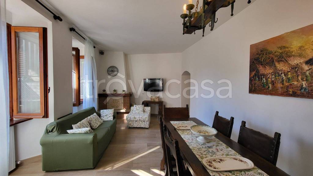 appartamento in affitto a Laveno-Mombello in zona Laveno