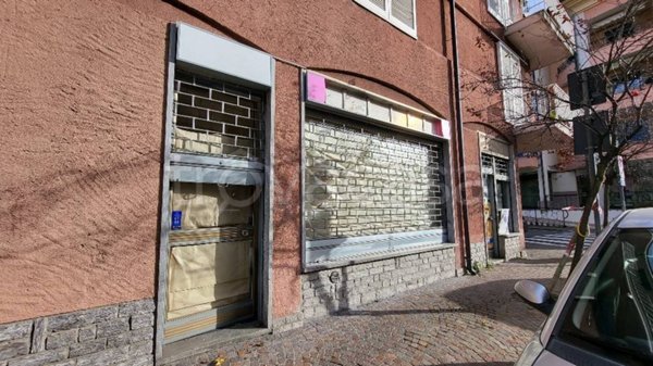 negozio in affitto a Laveno-Mombello in zona Laveno