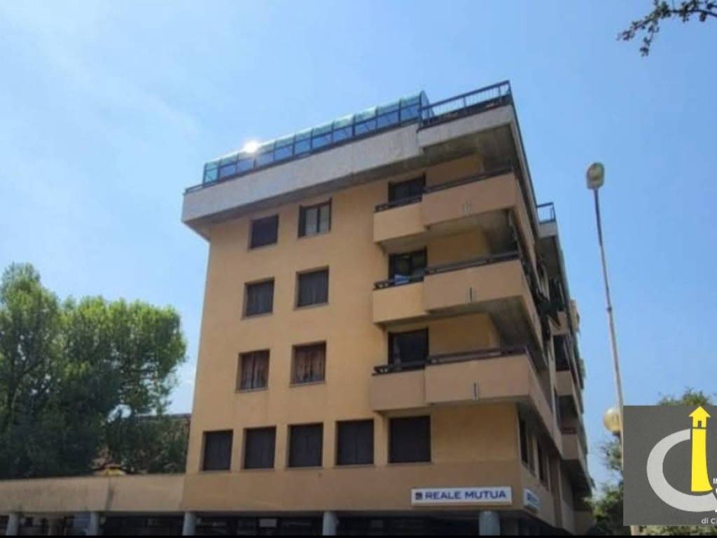 ufficio in affitto a Laveno-Mombello in zona Laveno