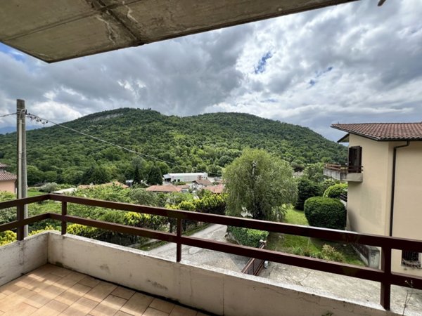 appartamento in affitto a Laveno-Mombello in zona Mombello