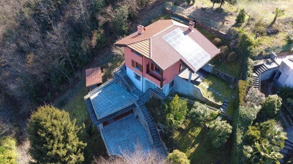 casa indipendente in affitto a Laveno-Mombello in zona Rebolgiane
