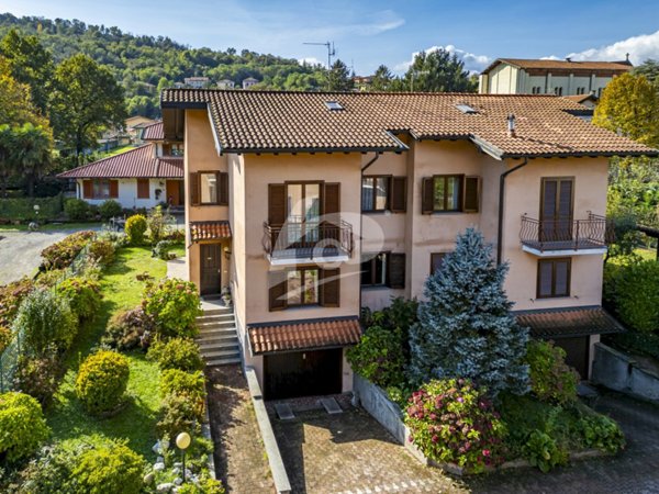 casa indipendente in affitto a Laveno-Mombello