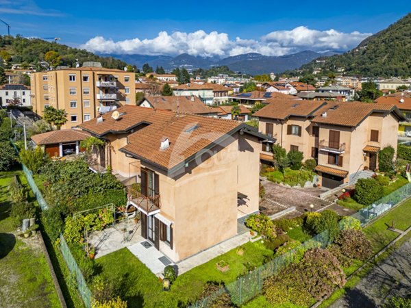 casa indipendente in affitto a Laveno-Mombello