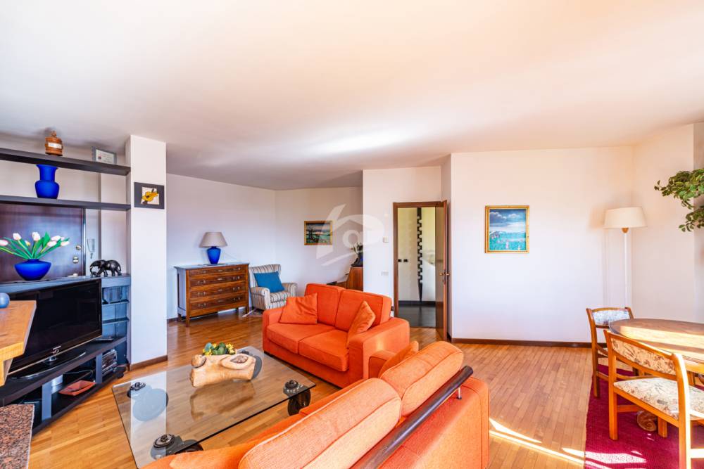 appartamento in affitto a Laveno-Mombello in zona Laveno