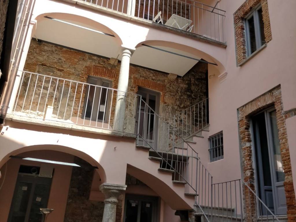 appartamento in affitto a Laveno-Mombello in zona Laveno