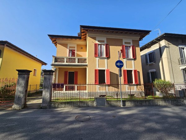 appartamento in affitto a Laveno-Mombello in zona Laveno