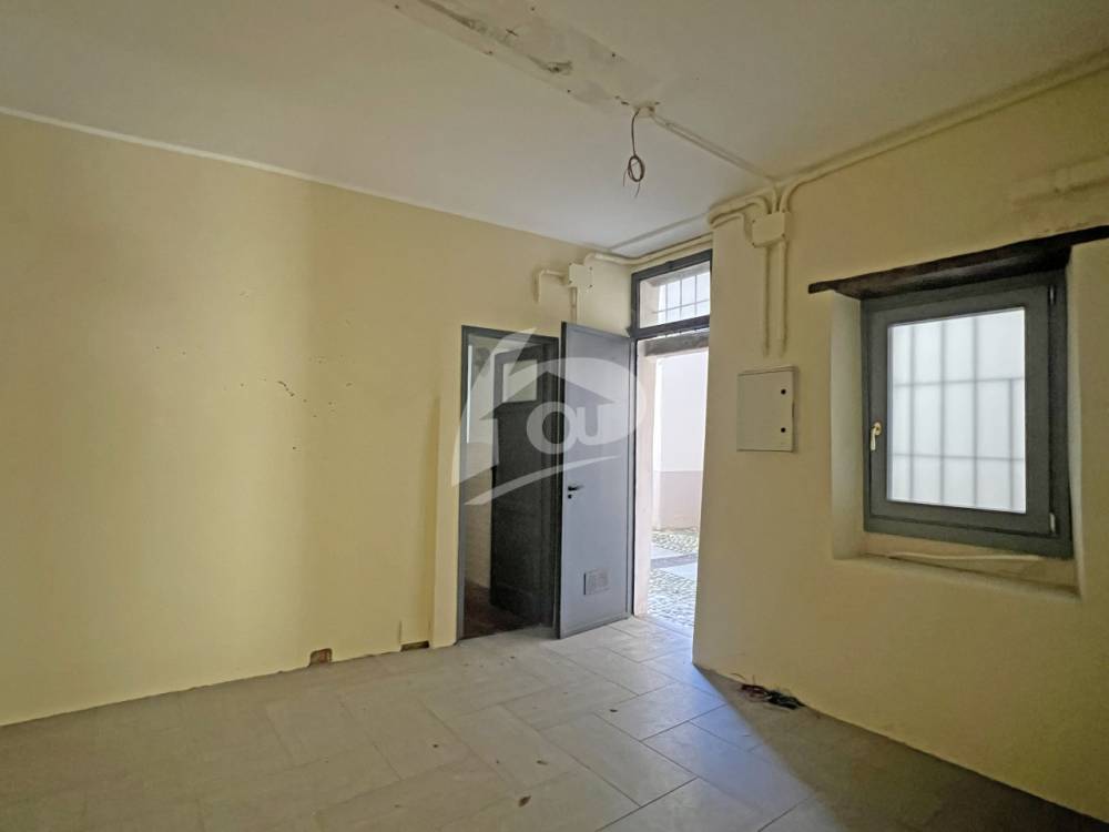 negozio in affitto a Laveno-Mombello in zona Laveno