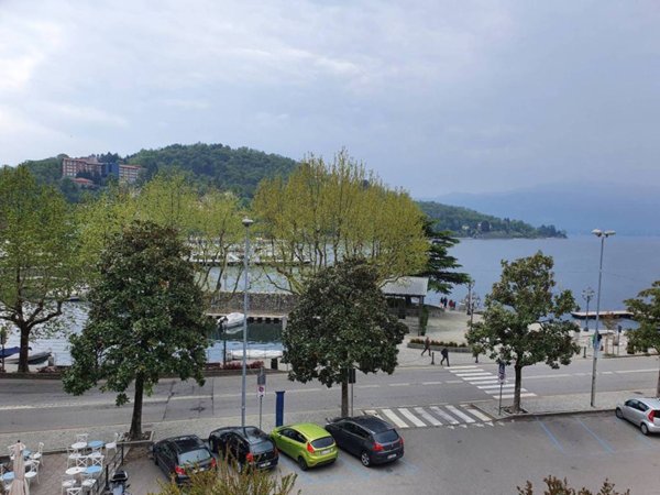 appartamento in affitto a Laveno-Mombello in zona Laveno