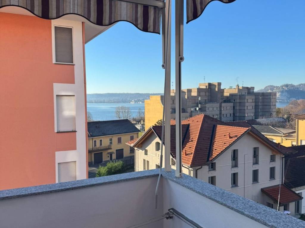 appartamento in affitto a Laveno-Mombello in zona Laveno