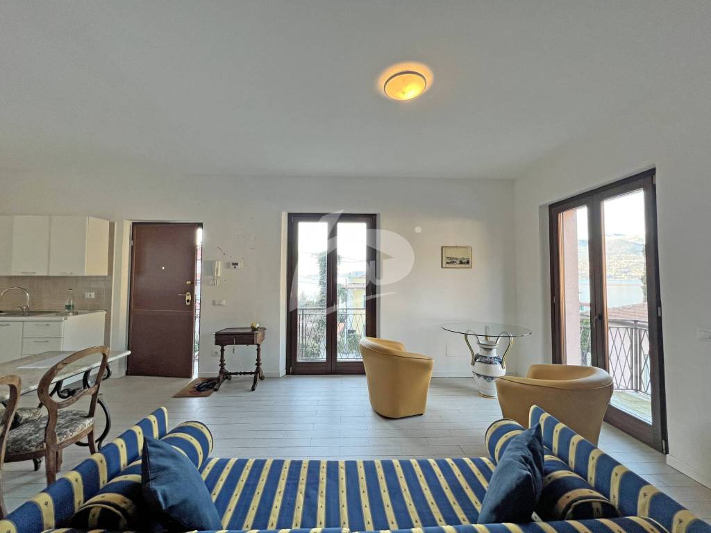 appartamento in affitto a Laveno-Mombello in zona Laveno