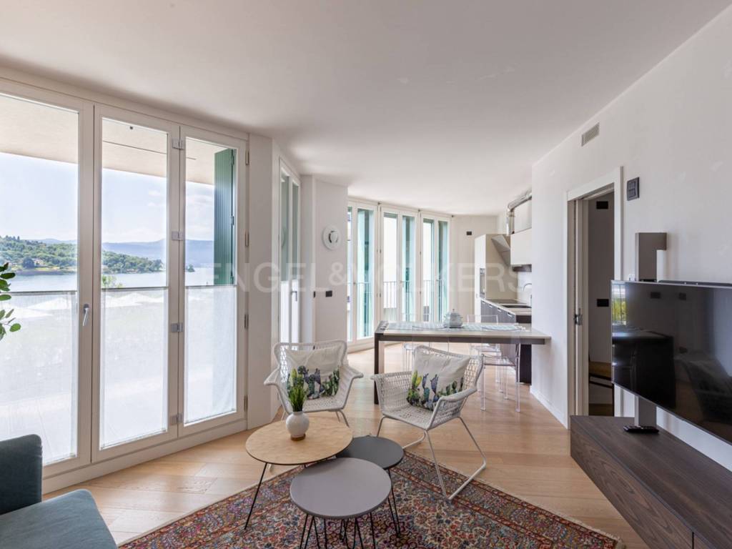 appartamento in affitto a Laveno-Mombello in zona Laveno