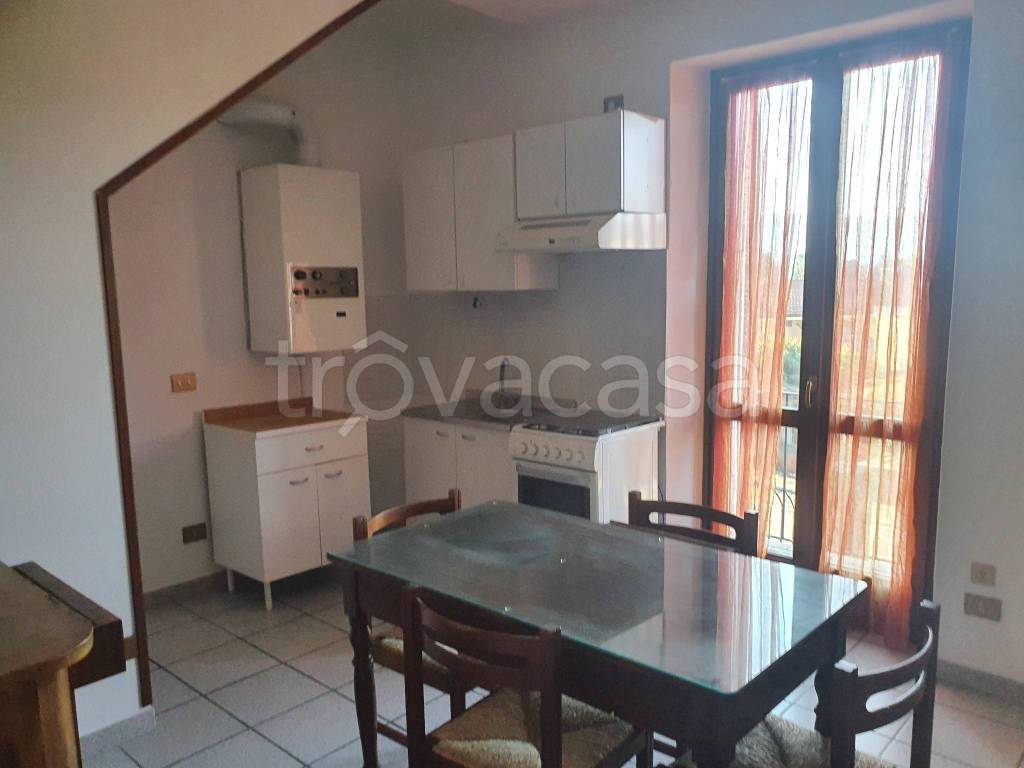 appartamento in affitto a Laveno-Mombello in zona Laveno