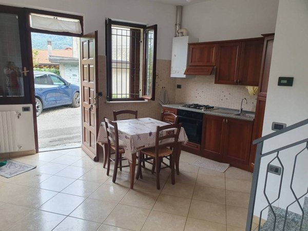 appartamento in affitto a Laveno-Mombello in zona Laveno