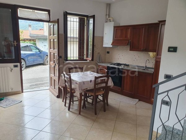 appartamento in affitto a Laveno-Mombello in zona Laveno