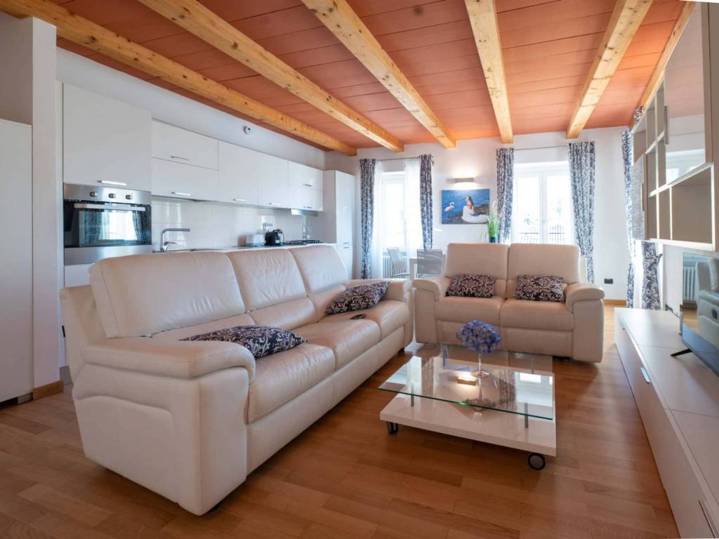 appartamento in affitto a Laveno-Mombello in zona Laveno