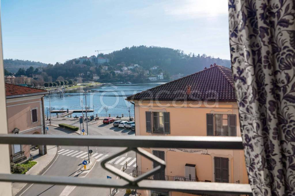 appartamento in affitto a Laveno-Mombello in zona Laveno