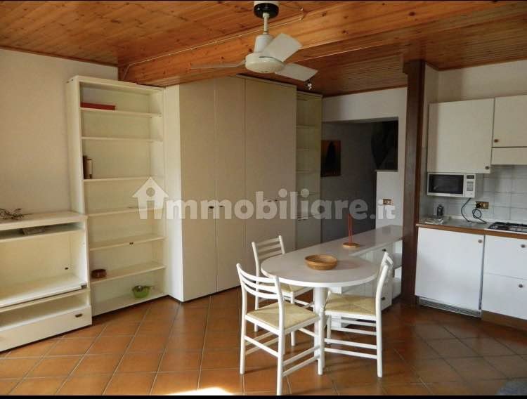 appartamento in affitto a Laveno-Mombello in zona Laveno