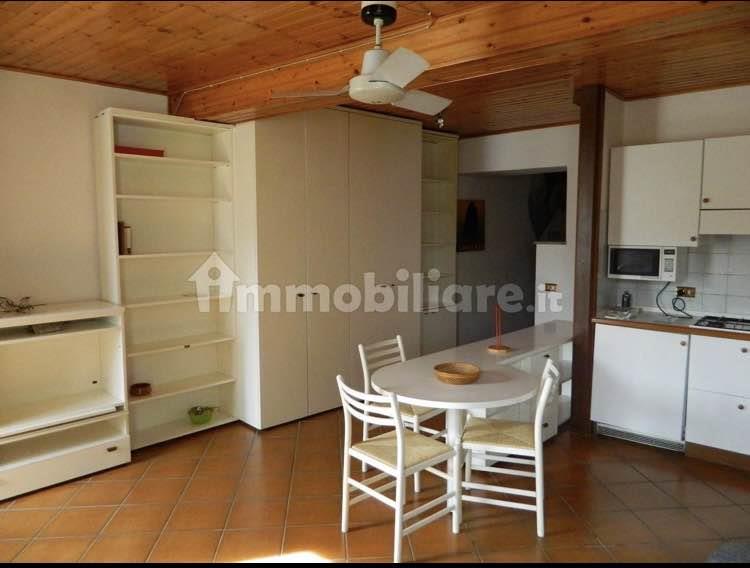 appartamento in affitto a Laveno-Mombello in zona Laveno