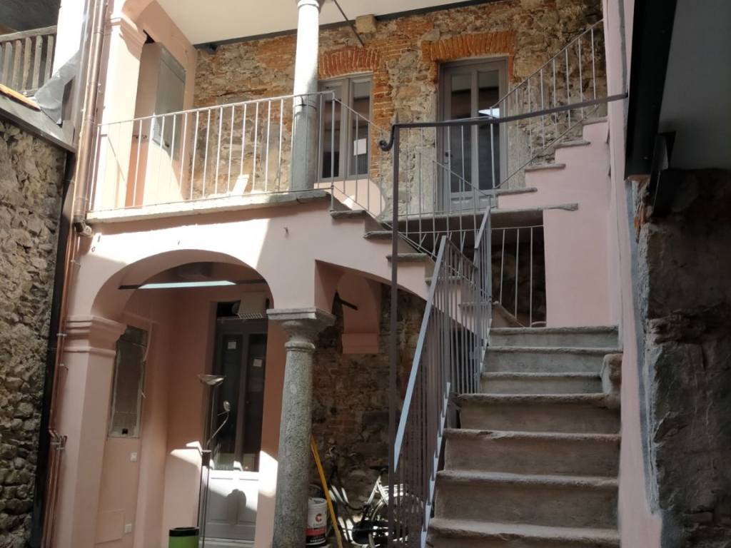 appartamento in affitto a Laveno-Mombello in zona Laveno