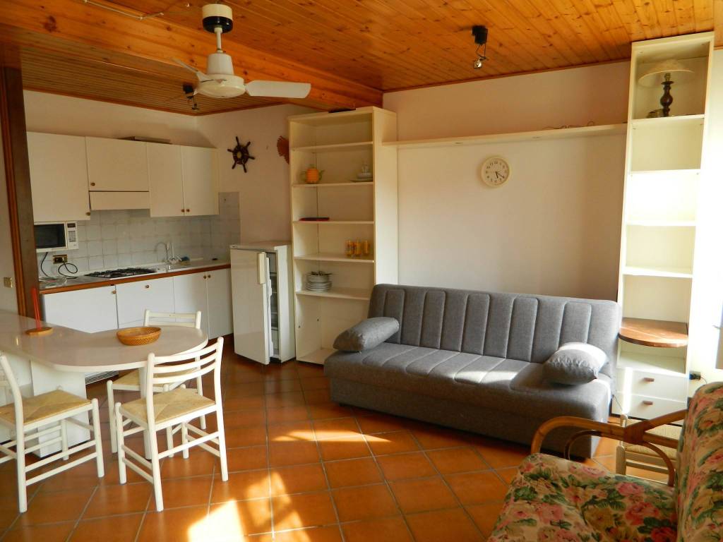 appartamento in affitto a Laveno-Mombello in zona Laveno