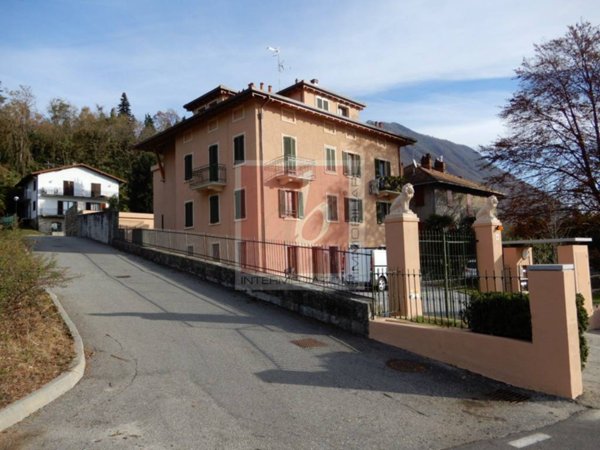 appartamento in affitto a Laveno-Mombello in zona Laveno